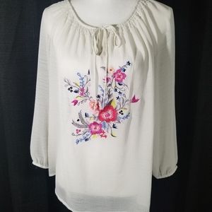 Daisy Fuentes floral embroidered tunic top. Size M